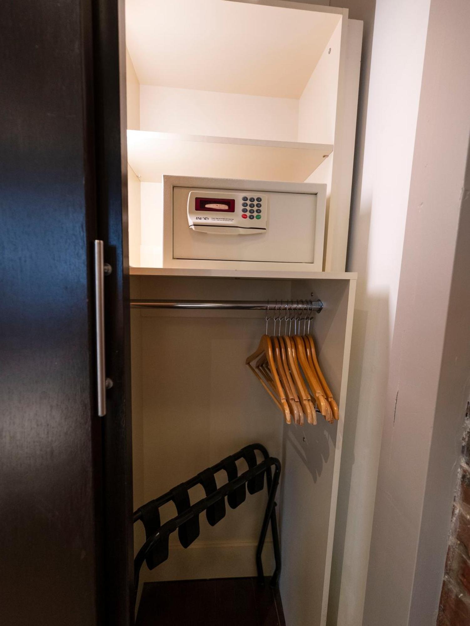 Self Check-In Boutique Hotel - Quartier Latin - Room 201 Montréal Buitenkant foto